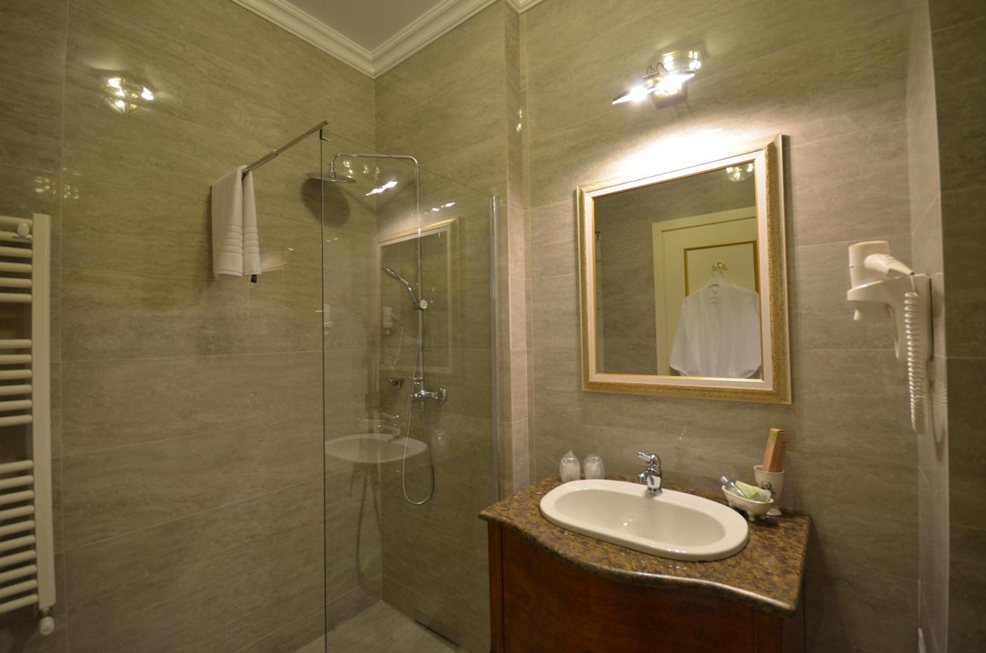 The Arlington Boutique Hotel Craiova Room photo