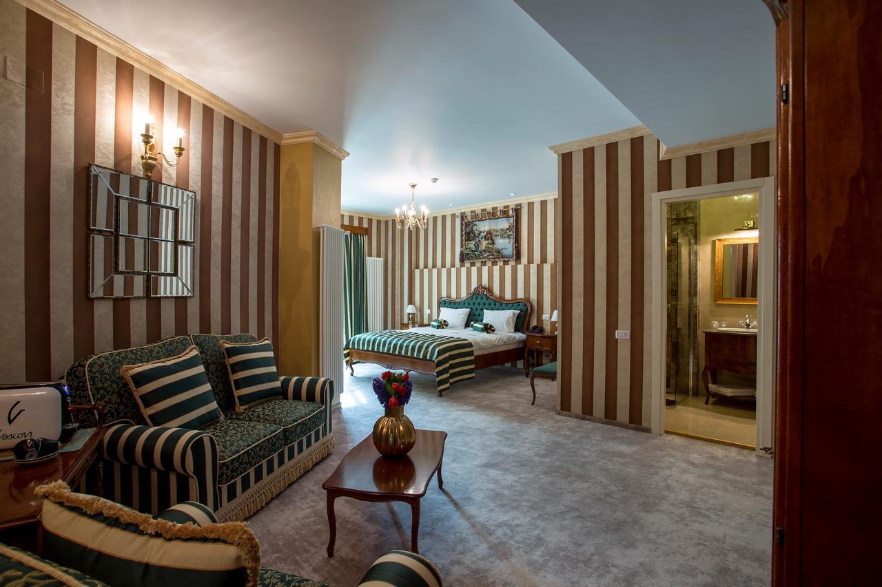 The Arlington Boutique Hotel Craiova Exterior photo
