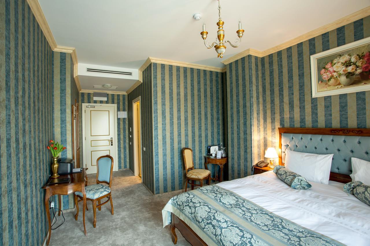 The Arlington Boutique Hotel Craiova Exterior photo